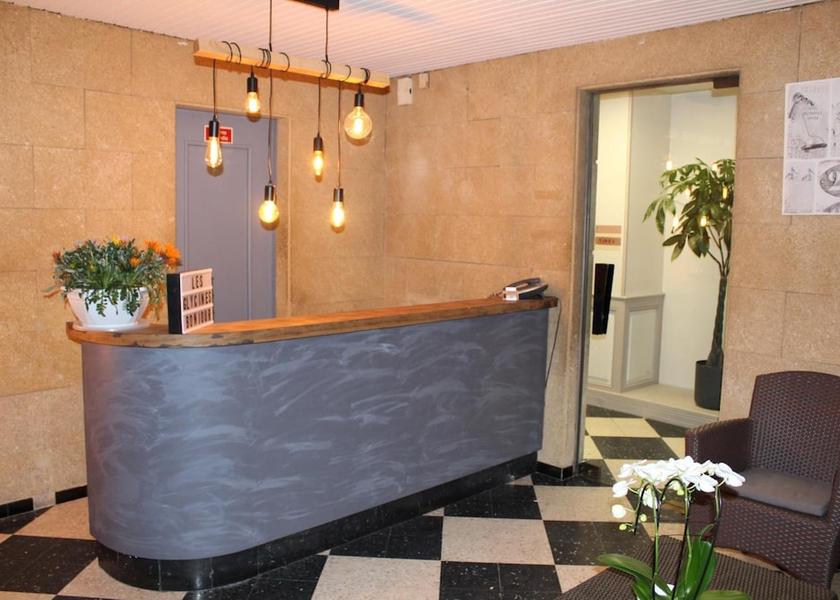 Occitanie Remoulins Lobby