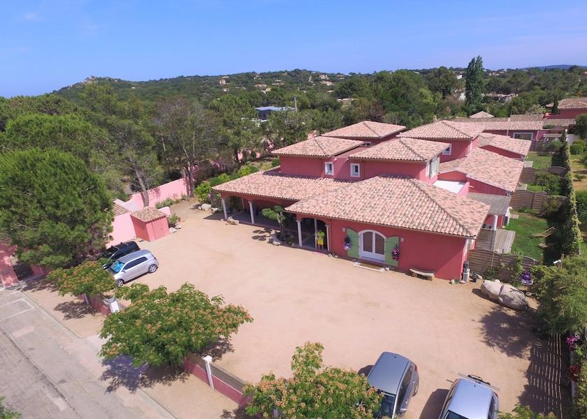Corsica Lecci Parking