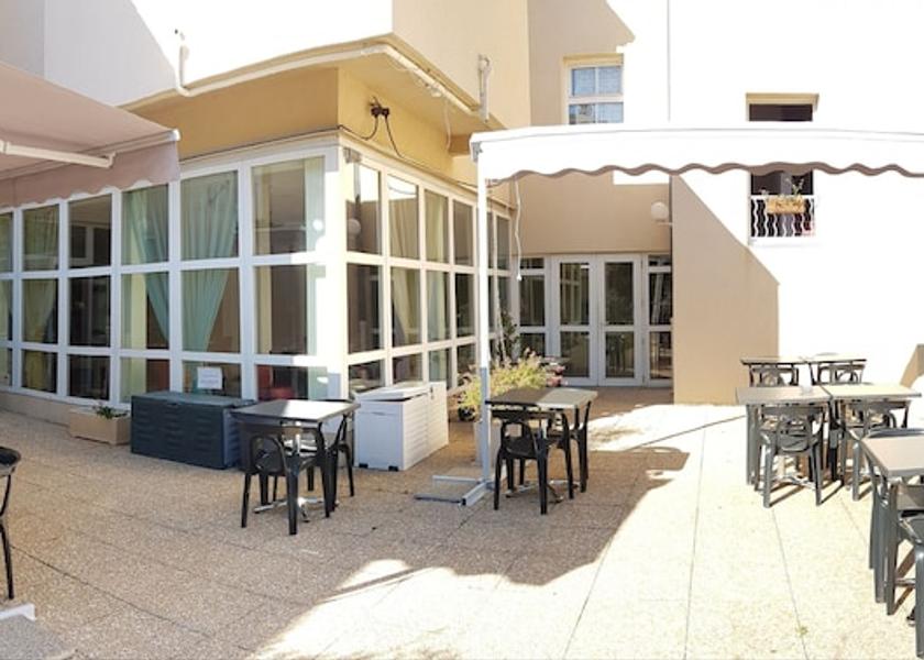 Auvergne-Rhône-Alpes Perouges Terrace/patio