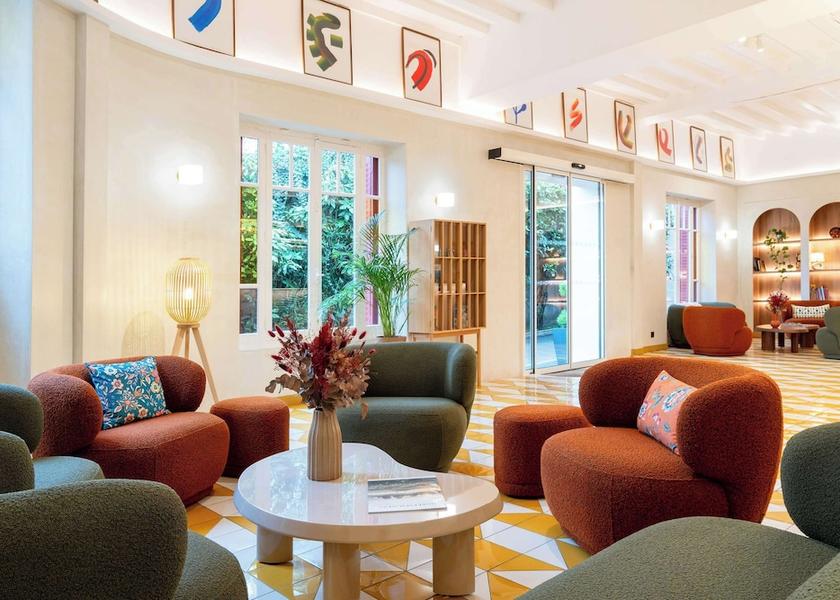 Bourgogne-Franche-Comte Beaune Lobby