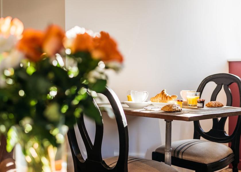 Bourgogne-Franche-Comte Beaune Breakfast Area