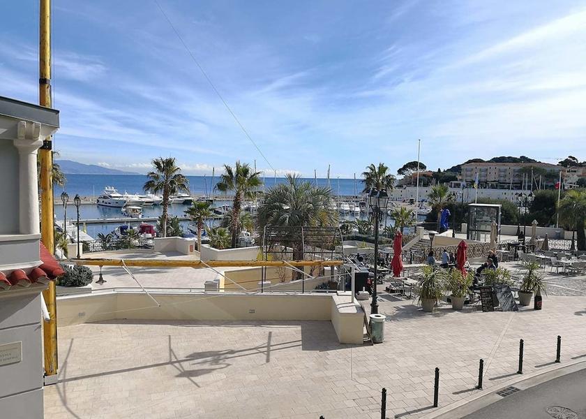Provence-Alpes-Côte d'Azur Saint-Jean-Cap-Ferrat Terrace/patio