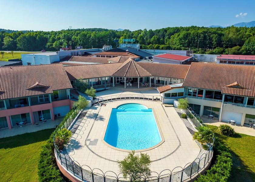 Occitanie Capvern Exterior Detail