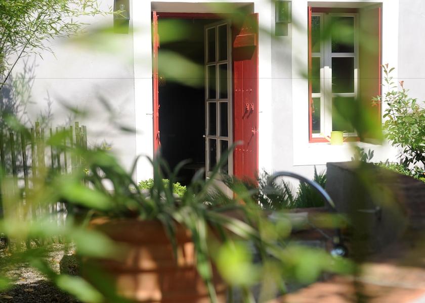 Occitanie Marseillan Exterior Detail