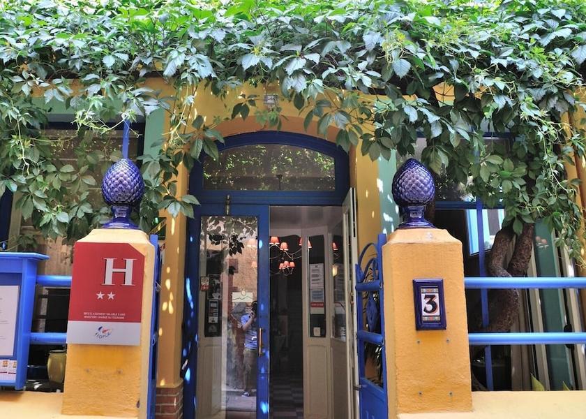 Occitanie Thuir Exterior Detail