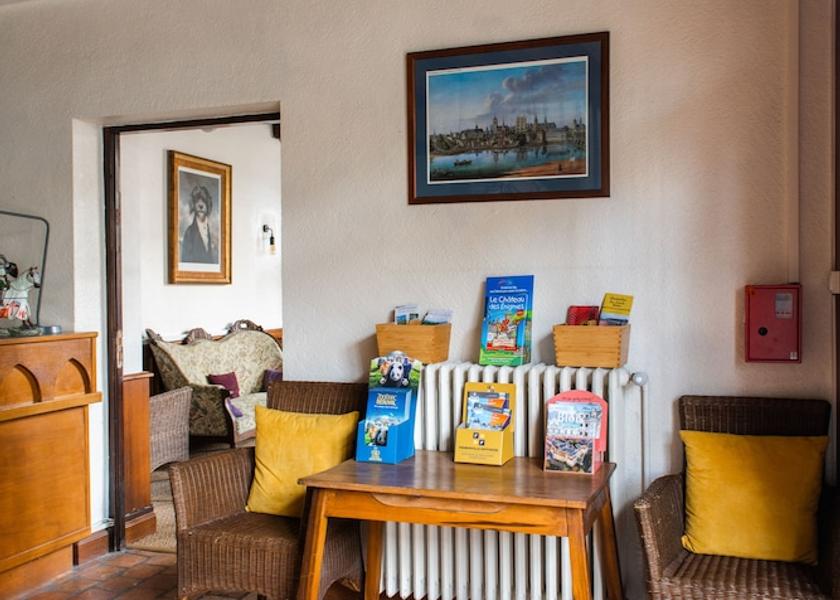 Centre - Loire Valley Beaugency Lobby