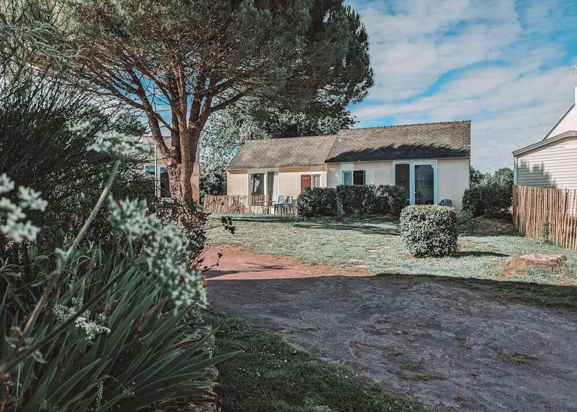 Brittany Sarzeau Front of property