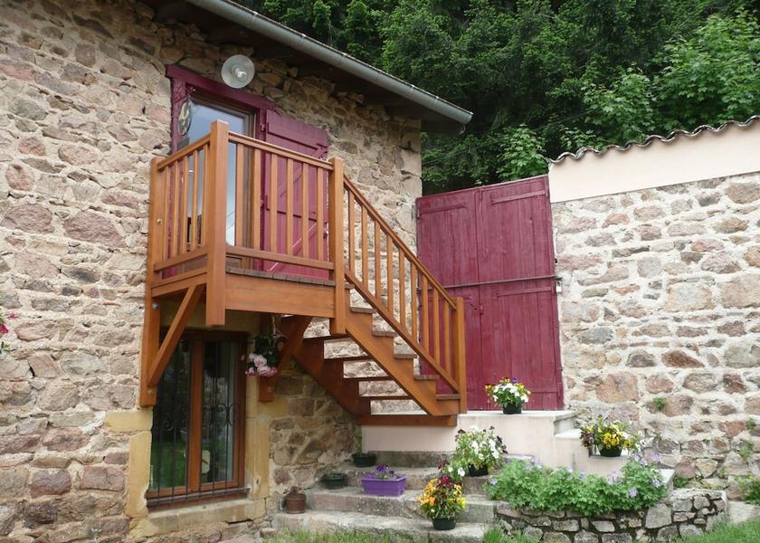 Auvergne-Rhône-Alpes Thizy-les-Bourgs Front of property