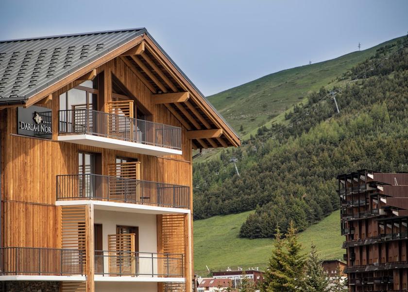 Auvergne-Rhone-Alpes Huez Facade