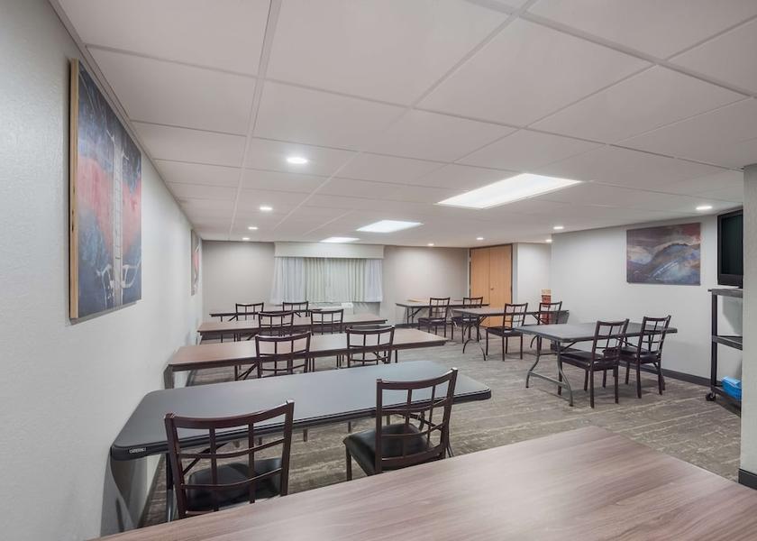 Indiana Fort Wayne Meeting Room