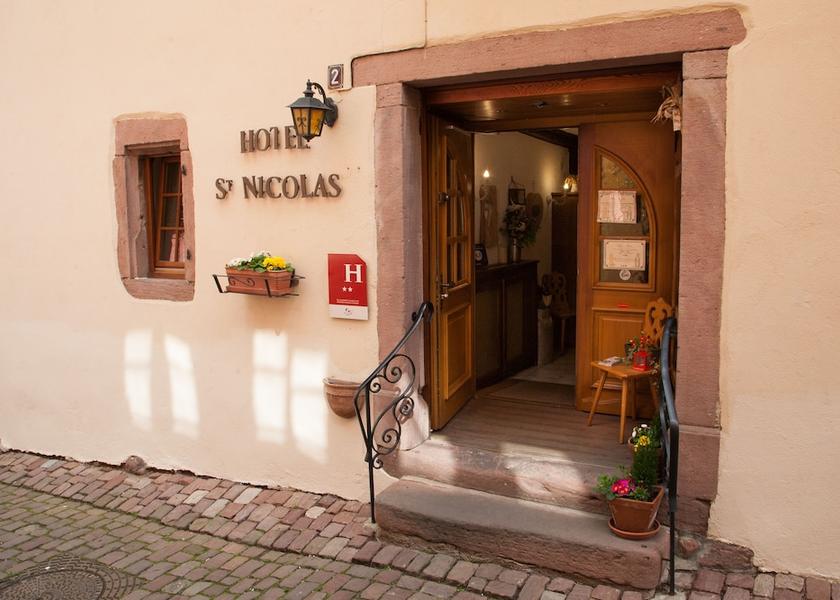 Grand Est Riquewihr Entrance