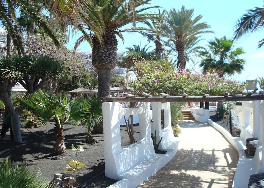 Canary Islands Tías Property grounds