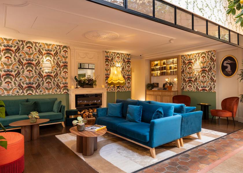 Île-de-France Paris Shared lounge/TV area
