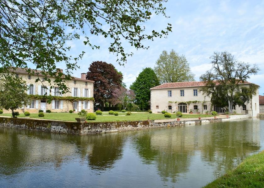 Nouvelle-Aquitaine Confolens Front of property