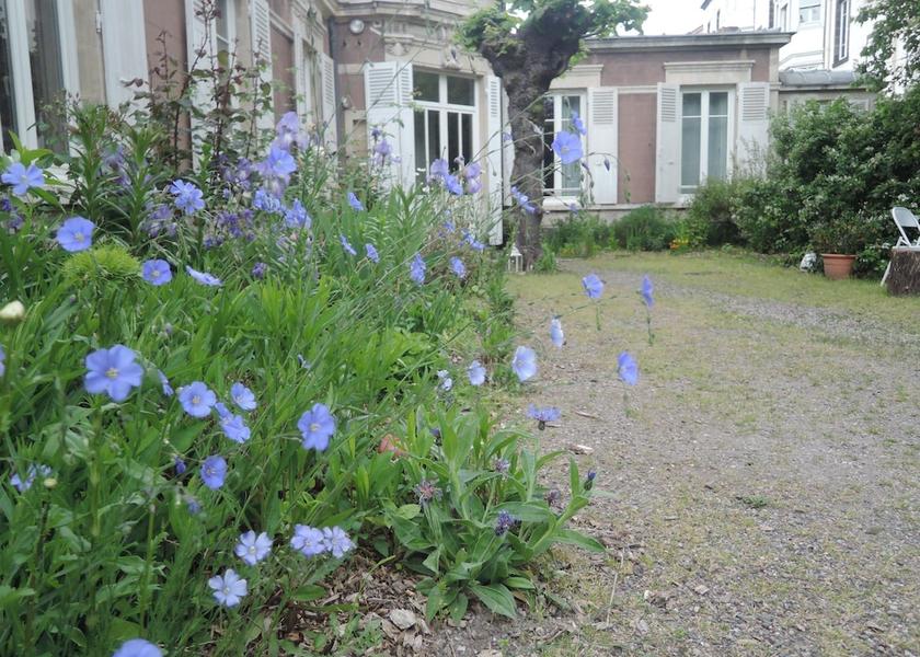 Auvergne-Rhone-Alpes Clermont-Ferrand Courtyard