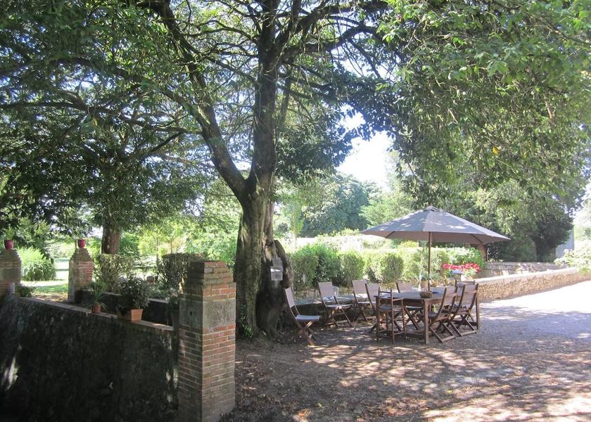 Pays de la Loire Bazoges-en-Paillers Outdoor Dining