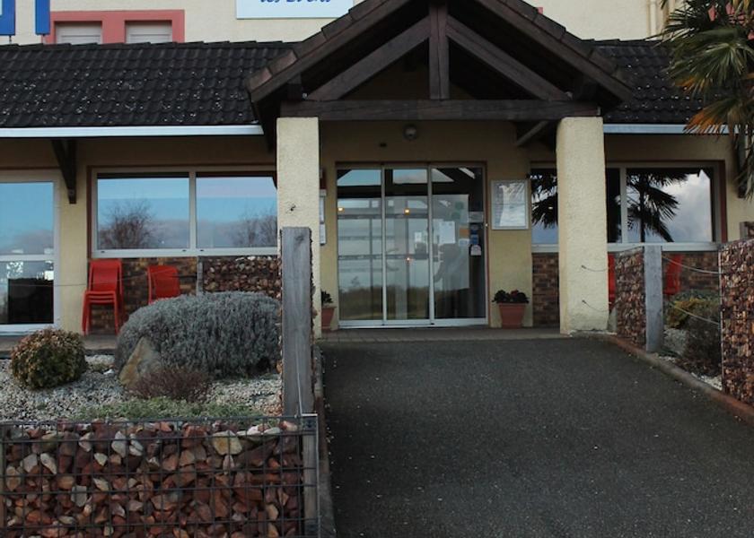 Pays de la Loire Saint-Saturnin Entrance