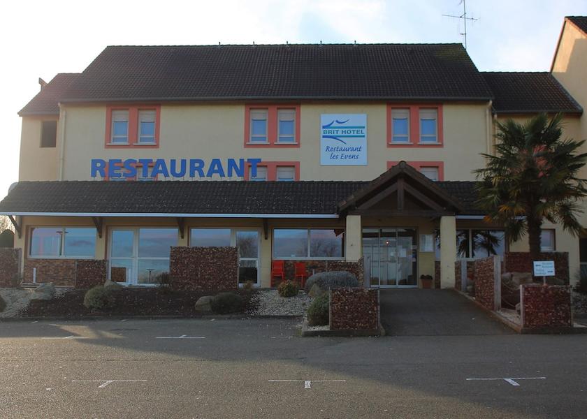 Pays de la Loire Saint-Saturnin Facade