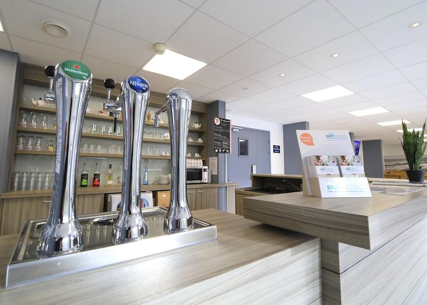 Hauts-de-France Gravelines Bar (on property)