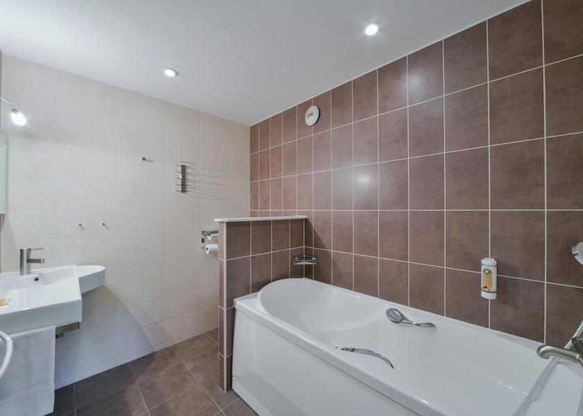 Centre - Loire Valley Bourges Bathroom