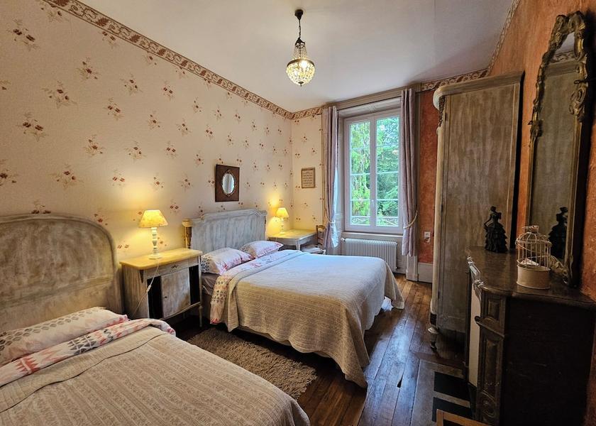 Auvergne-Rhone-Alpes Lezoux Room