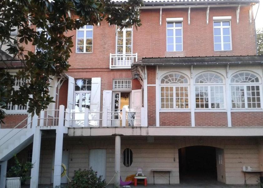 Occitanie Montauban Exterior Detail