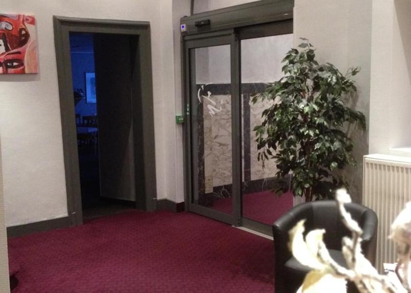 Grand Est Sarreguemines Interior Entrance