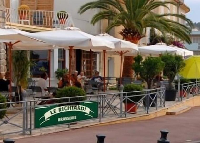 Var Carqueiranne Facade