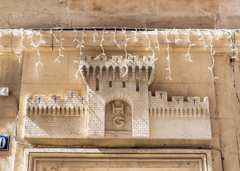 Provence - Alpes - Cote d'Azur Avignon Facade
