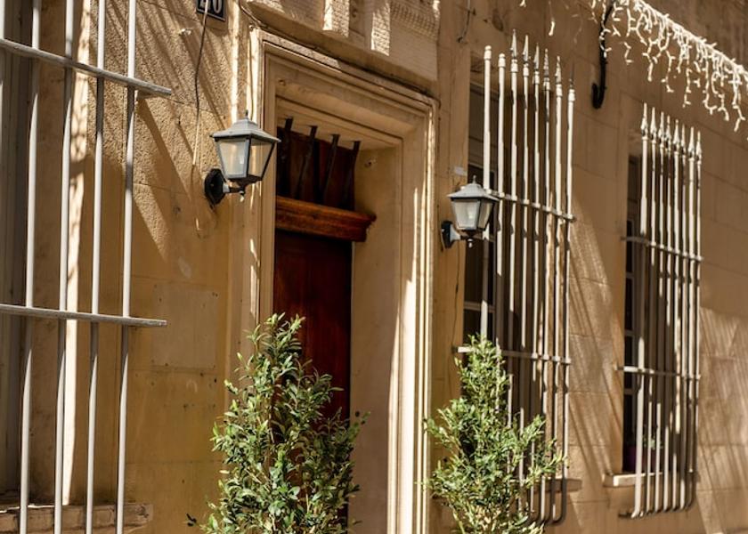 Provence - Alpes - Cote d'Azur Avignon Facade