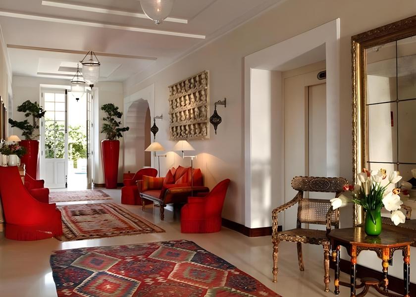 Var Saint-Tropez lobby