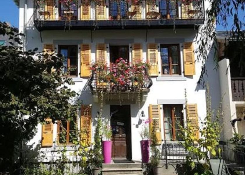 Auvergne-Rhône-Alpes Chamonix-Mont-Blanc Front of property
