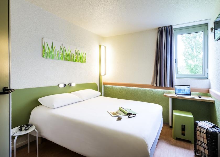 Normandy Saint-Contest Room