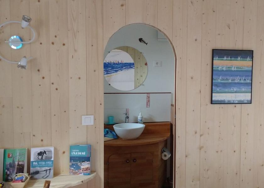 Nouvelle-Aquitaine Sainte-Marie-de-Re Bathroom