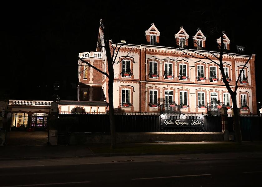 Grand Est Epernay Front of property