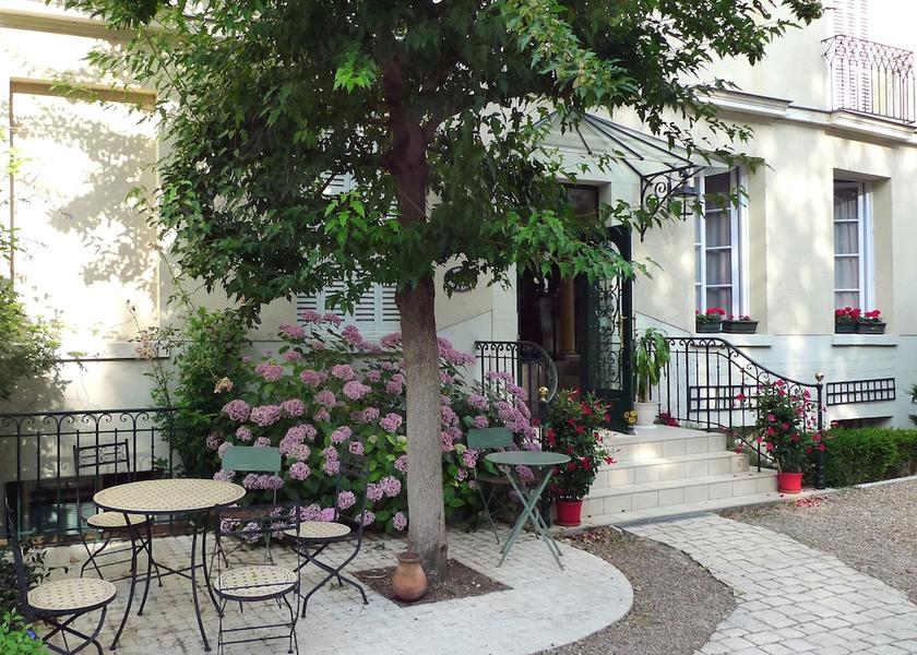 Centre-Loire Valley Tours Exterior Detail