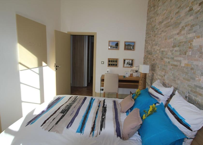 Corsica Coti-Chiavari Room