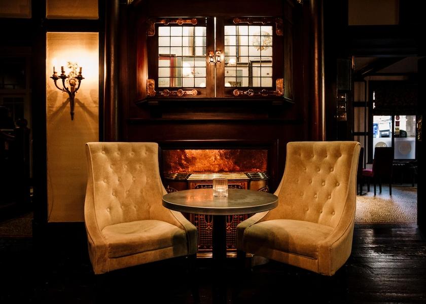 England Knutsford Bar