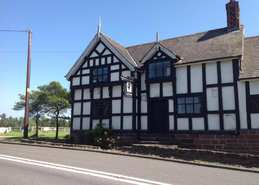 England Malpas Exterior Detail