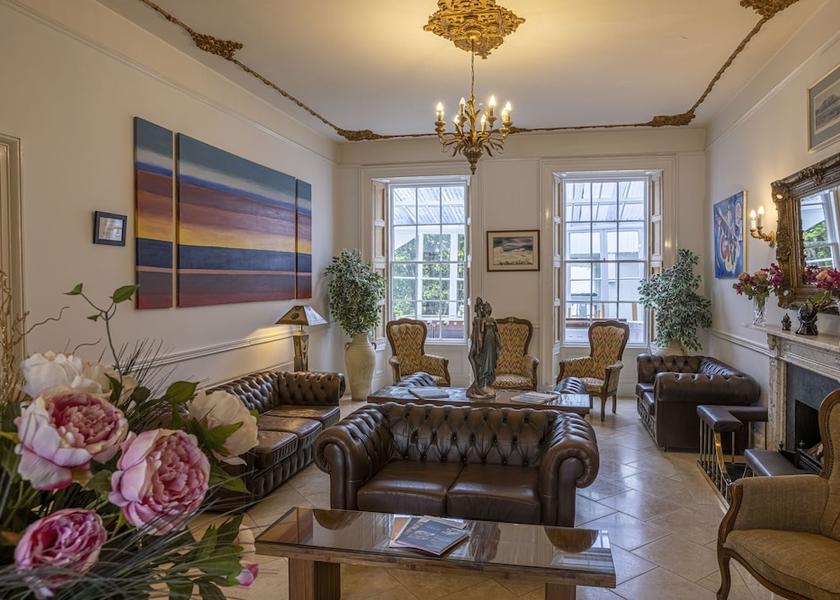 Channel Islands St. Peter Port Lounge