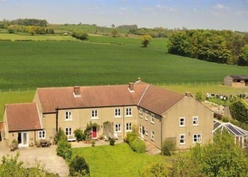 England Bedale Exterior Detail