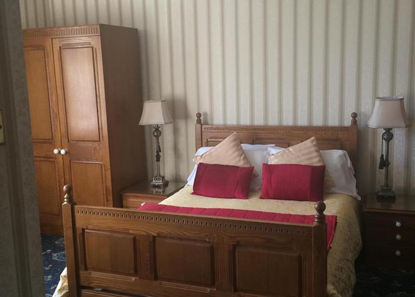 Scotland Largs Large Ensuite Double Room with Garden View