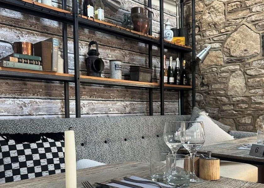 England Wallingford Dining Area