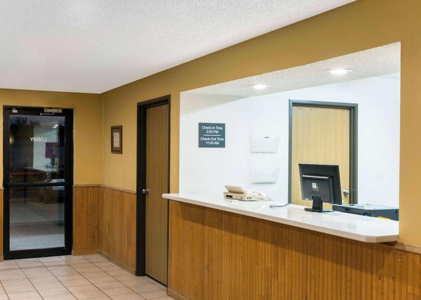 Missouri Warrenton Lobby