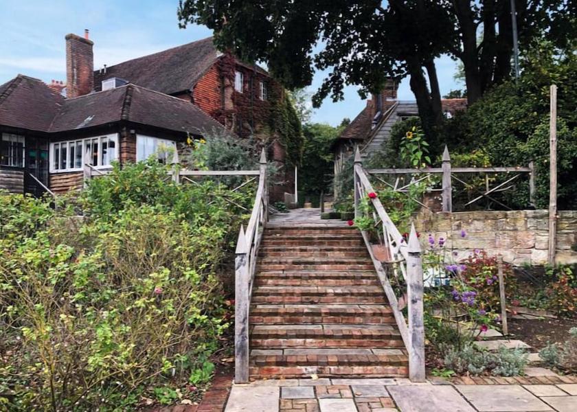 England Tonbridge Exterior Detail