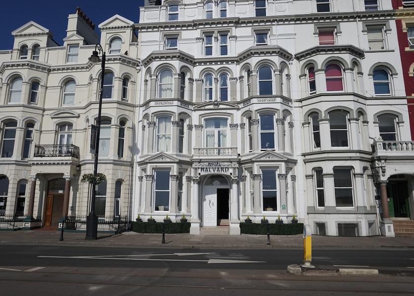  Douglas Exterior