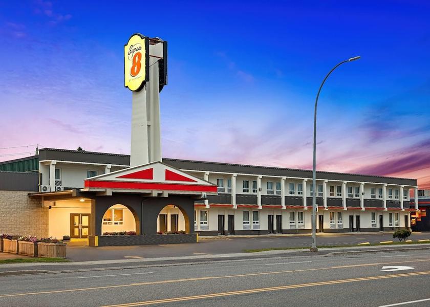 Ontario Thunder Bay Exterior Detail