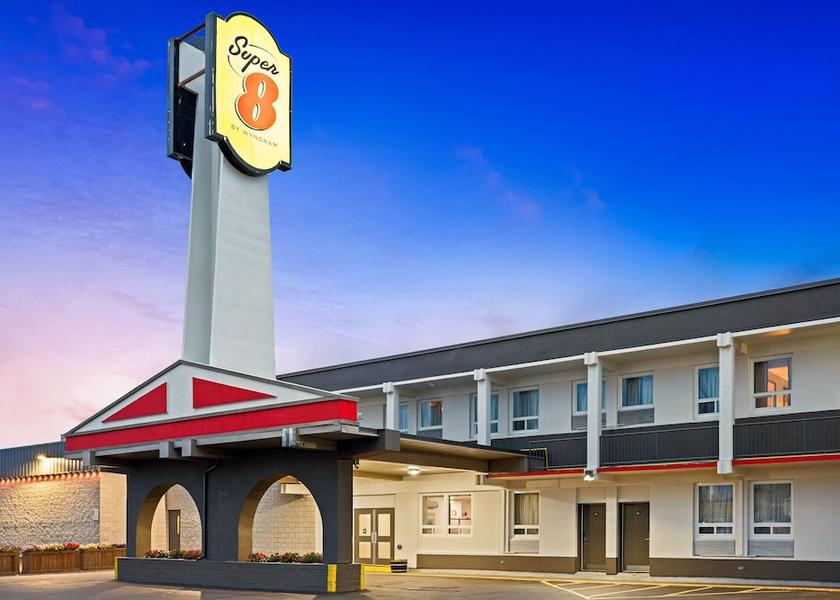 Ontario Thunder Bay Exterior Detail