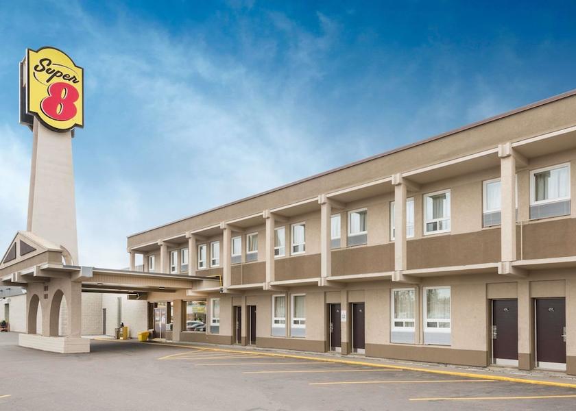 Ontario Thunder Bay Exterior Detail