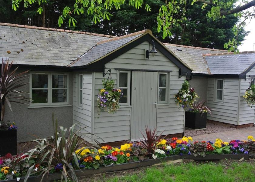 England Henlow Exterior Detail